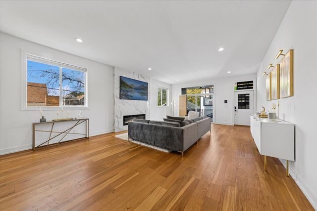 3576 W Wabansia Avenue 1, Chicago, IL 60647