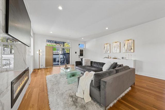 3576 W Wabansia Avenue 1, Chicago, IL 60647