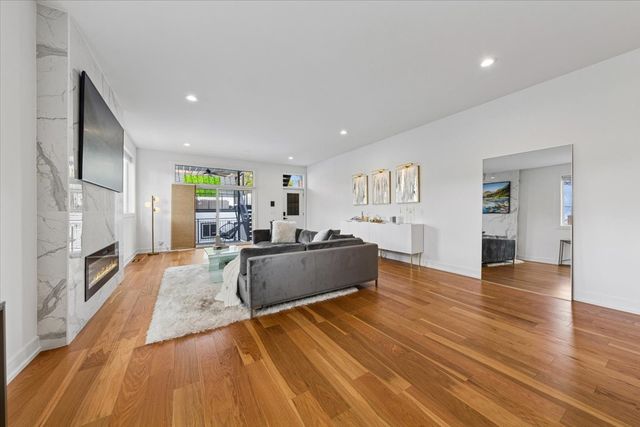 3576 W Wabansia Avenue 1, Chicago, IL 60647