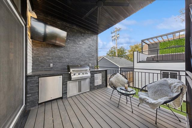 3576 W Wabansia Avenue 1, Chicago, IL 60647