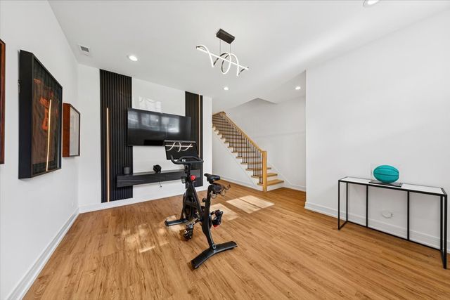 3576 W Wabansia Avenue 1, Chicago, IL 60647