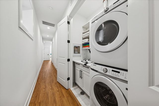 3576 W Wabansia Avenue 1, Chicago, IL 60647