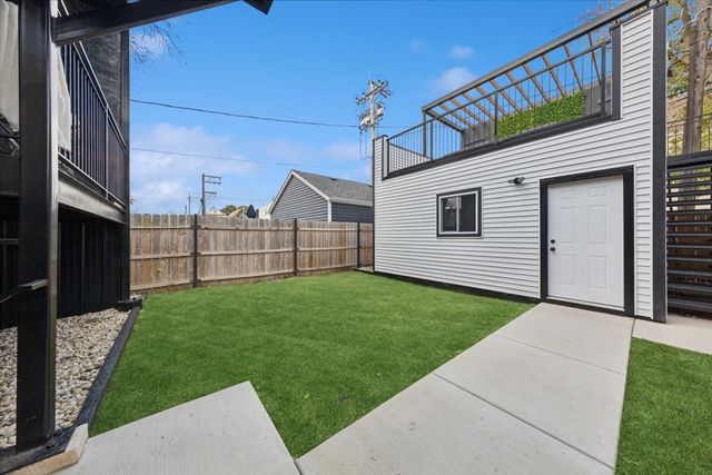 3576 W Wabansia Avenue 1, Chicago, IL 60647