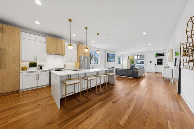 3576 W Wabansia Avenue 1, Chicago, IL 60647