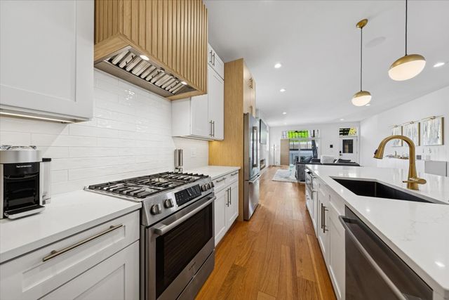 3576 W Wabansia Avenue 1, Chicago, IL 60647