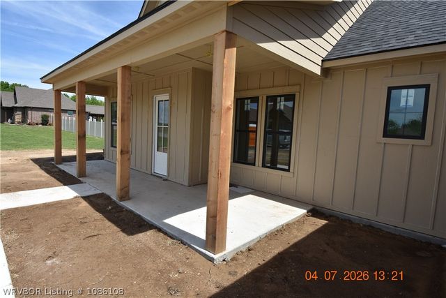 2008 Prairie Fire Drive, Sallisaw, OK 74955