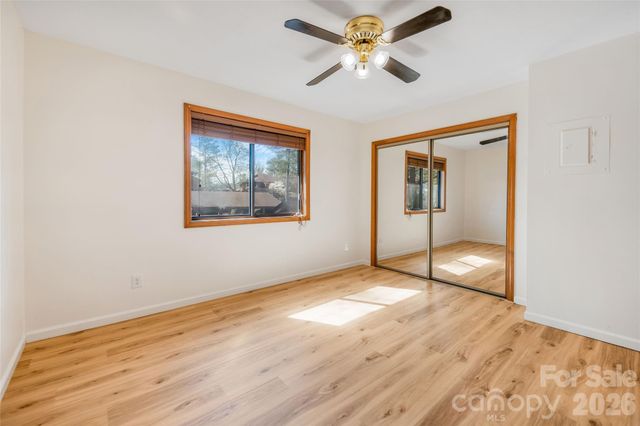521 Courtwood Lane 8, Hendersonville, NC 28739