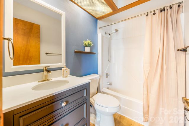 521 Courtwood Lane 8, Hendersonville, NC 28739