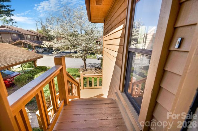 521 Courtwood Lane 8, Hendersonville, NC 28739