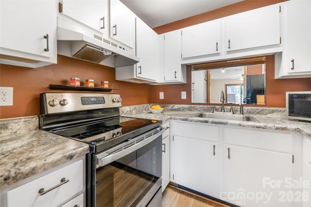 521 Courtwood Lane 8, Hendersonville, NC 28739