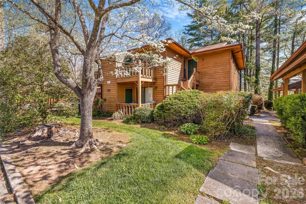 521 Courtwood Lane 8, Hendersonville, NC 28739