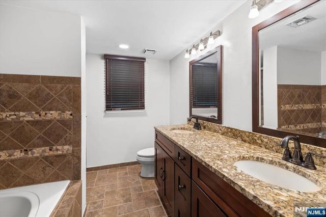 37 Amethyst Lane 251, Paterson, NJ 07501