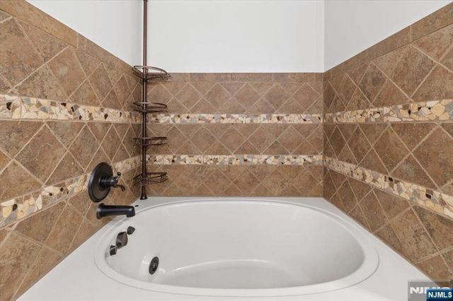 37 Amethyst Lane 251, Paterson, NJ 07501