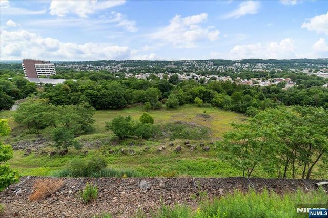37 Amethyst Lane 251, Paterson, NJ 07501