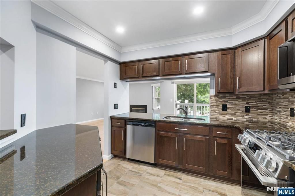 37 Amethyst Lane 251, Paterson, NJ 07501