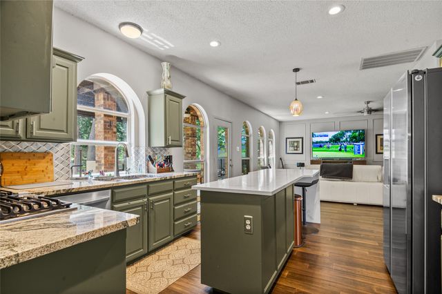 514 Baltusrol Circle, Garland, TX 75044