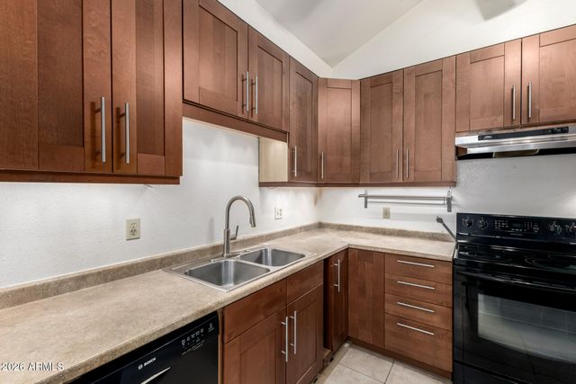 911 S HACIENDA Drive, Tempe, AZ 85281