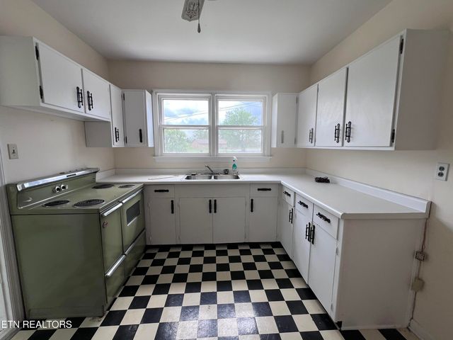 131 Westmoreland St, Harrogate, TN 37752