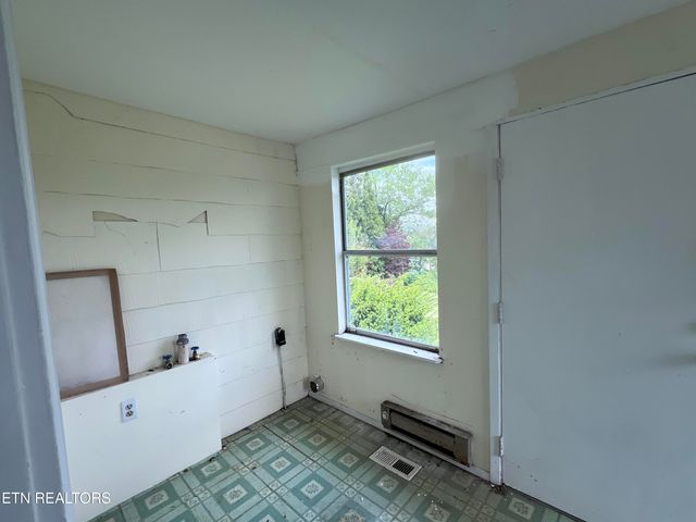 131 Westmoreland St, Harrogate, TN 37752