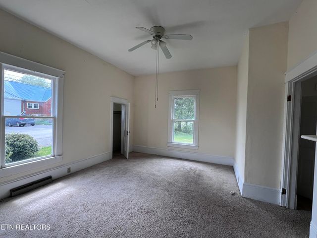 131 Westmoreland St, Harrogate, TN 37752