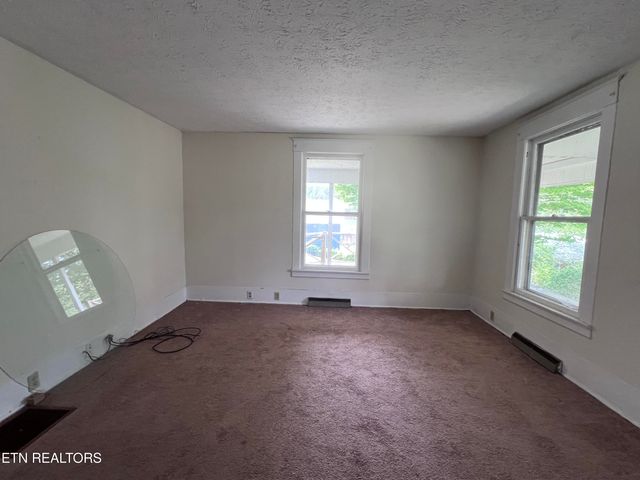 131 Westmoreland St, Harrogate, TN 37752