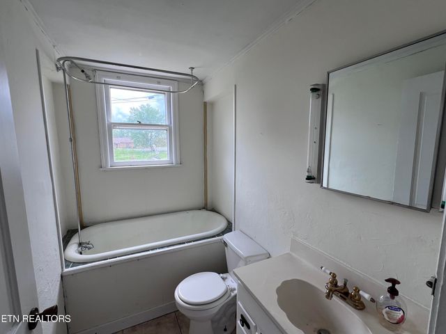 131 Westmoreland St, Harrogate, TN 37752