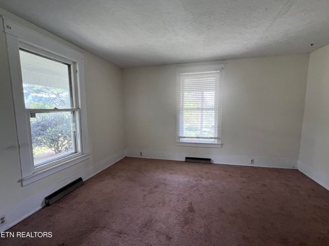 131 Westmoreland St, Harrogate, TN 37752