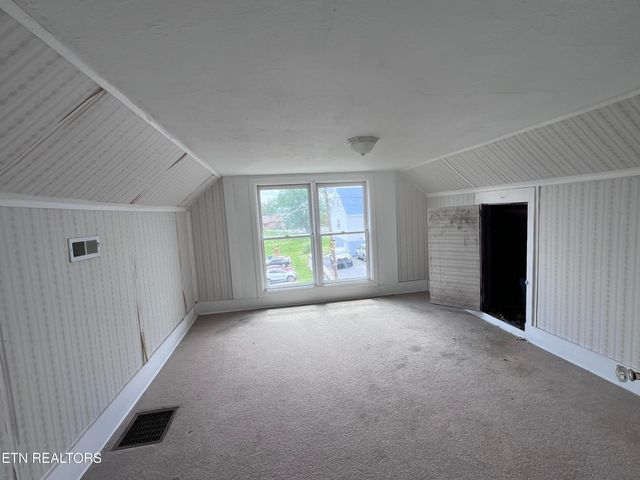 131 Westmoreland St, Harrogate, TN 37752