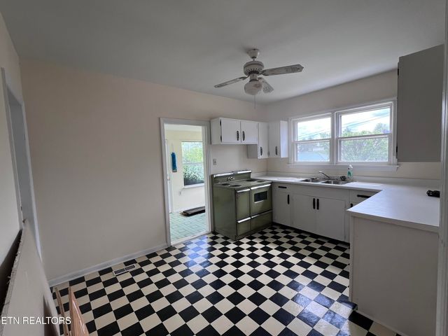 131 Westmoreland St, Harrogate, TN 37752