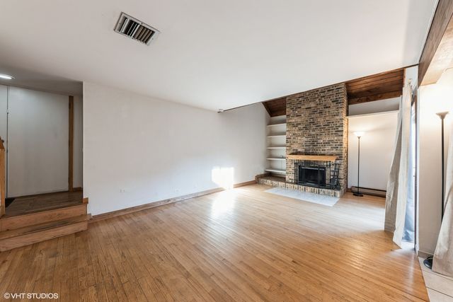 3341 Beacon Street 32, North Chicago, IL 60064