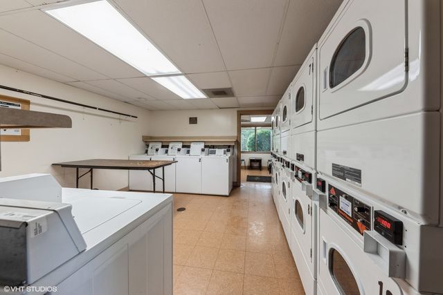 3341 Beacon Street 32, North Chicago, IL 60064