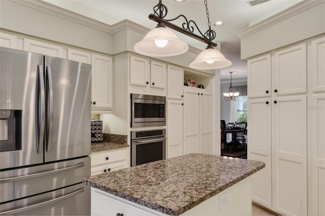 858 HANOVER WAY, Lakeland, FL 33813