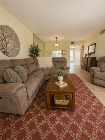 20 Abbey Ln 101, Delray Beach, FL 33446