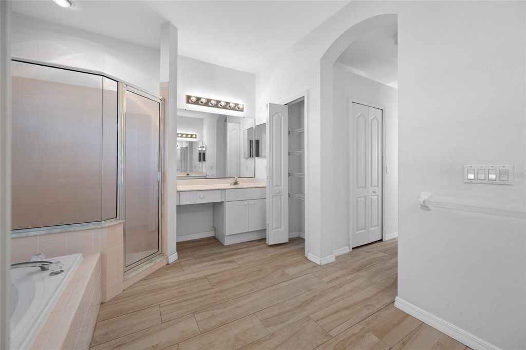 Image 18 of property listing at 14606 CORAL BERRY DRIVE, Tampa, FL 33626