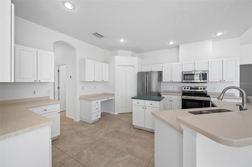 Image 22 of property listing at 14606 CORAL BERRY DRIVE, Tampa, FL 33626