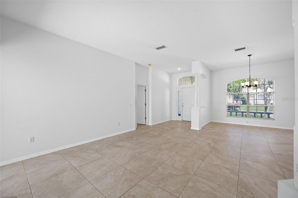 Image 10 of property listing at 14606 CORAL BERRY DRIVE, Tampa, FL 33626