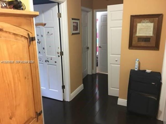 8067 NW 199th Ter, Hialeah, FL 33015