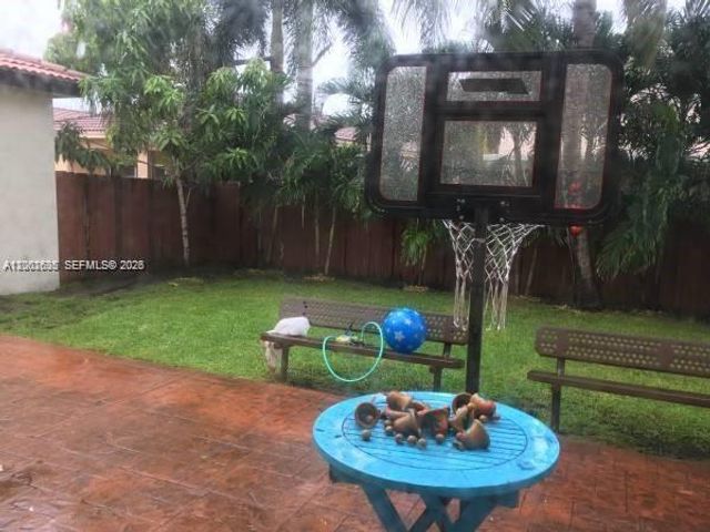 8067 NW 199th Ter, Hialeah, FL 33015