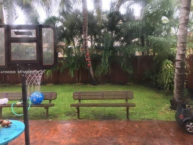 8067 NW 199th Ter, Hialeah, FL 33015