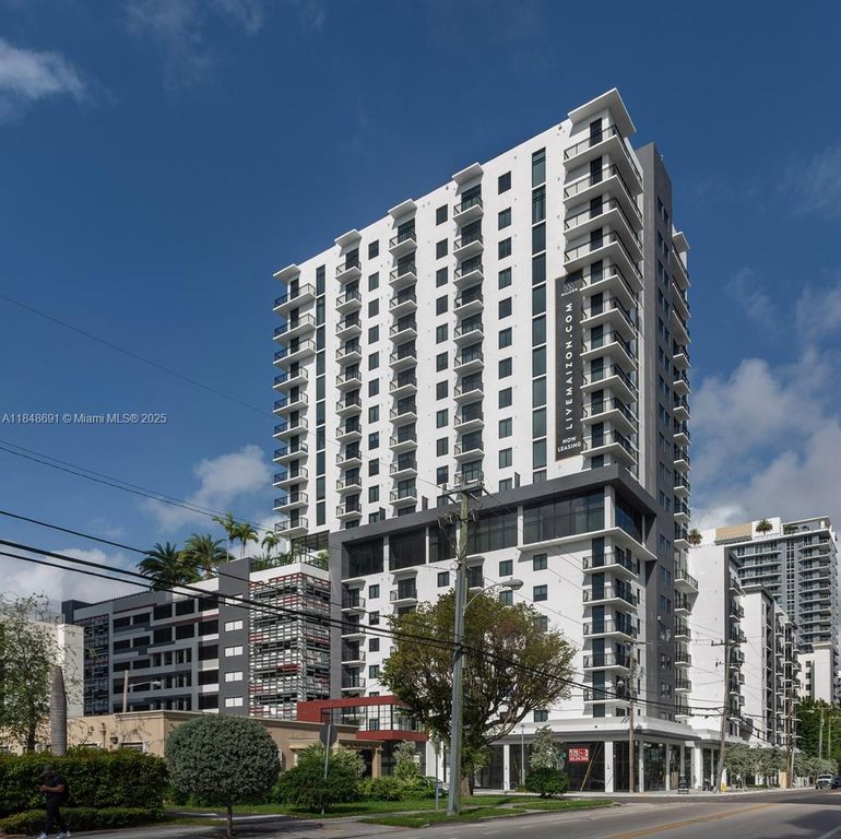 221 SW 12th St 406, Miami, FL 33130