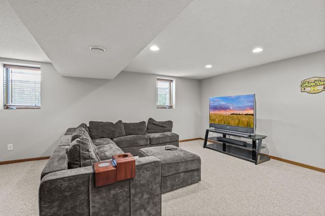 8330 Cleadis Avenue, Inver Grove Heights, MN 55076