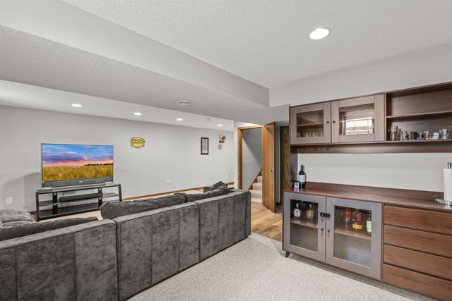 8330 Cleadis Avenue, Inver Grove Heights, MN 55076