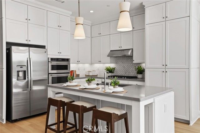 130 Donati, Irvine, CA 92602