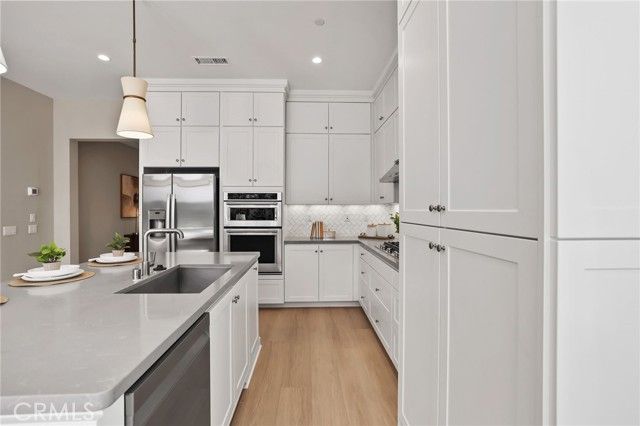 130 Donati, Irvine, CA 92602