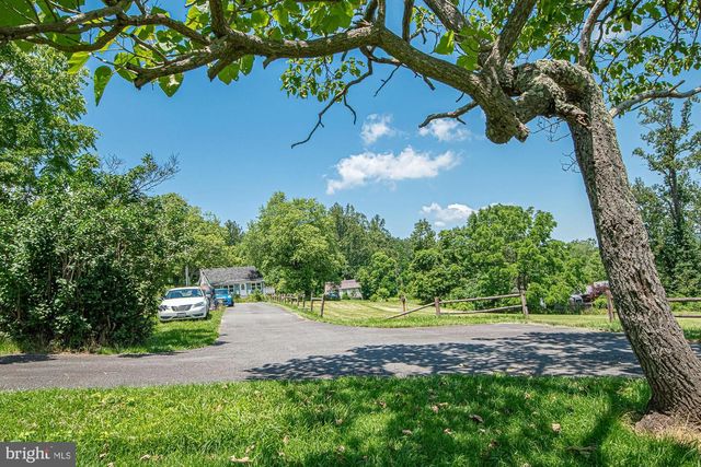 115 CHESTER GAP RD, Chester Gap, VA 22623