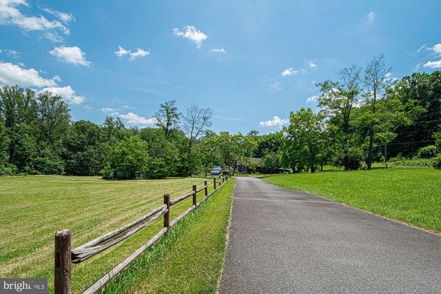115 CHESTER GAP RD, Chester Gap, VA 22623