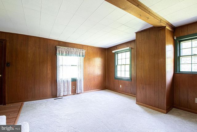 115 CHESTER GAP RD, Chester Gap, VA 22623