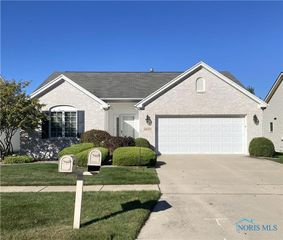 26333 Emerald Lakes Drive, Perrysburg, OH 43551