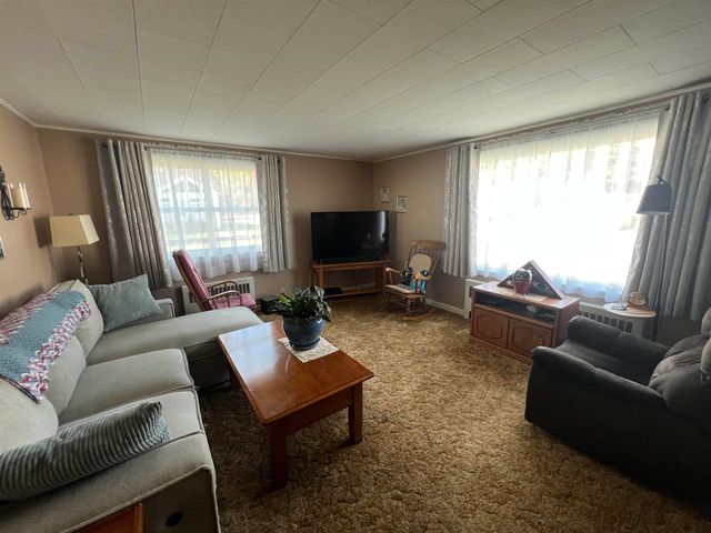 37 Pine Island Avenue, Berlin, NH 03570