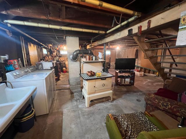 37 Pine Island Avenue, Berlin, NH 03570